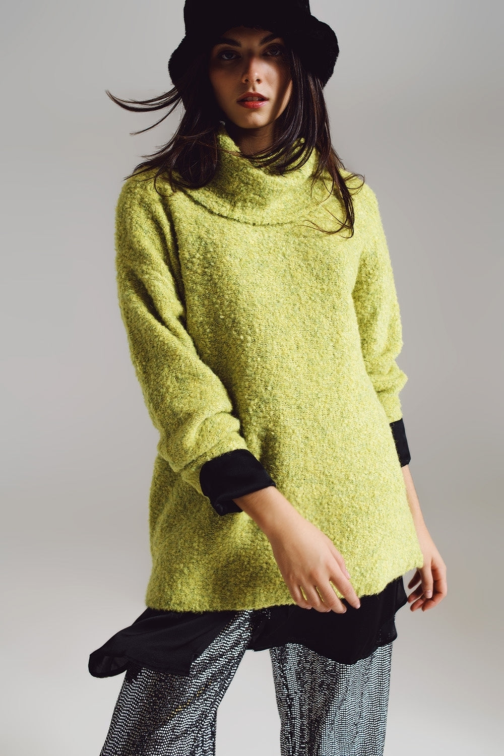 Jersey verde con cuello bardot.
