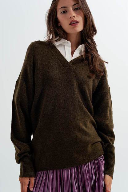 Q2 Jersey verde con cuello de pico y capucha