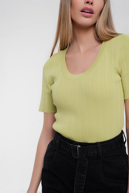 Jersey verde de manga corta con cuello ancho