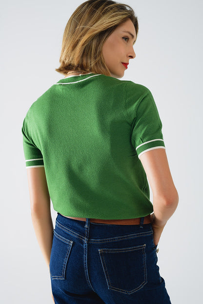 Jersey verde de manga corta con detalle de líneas blancas