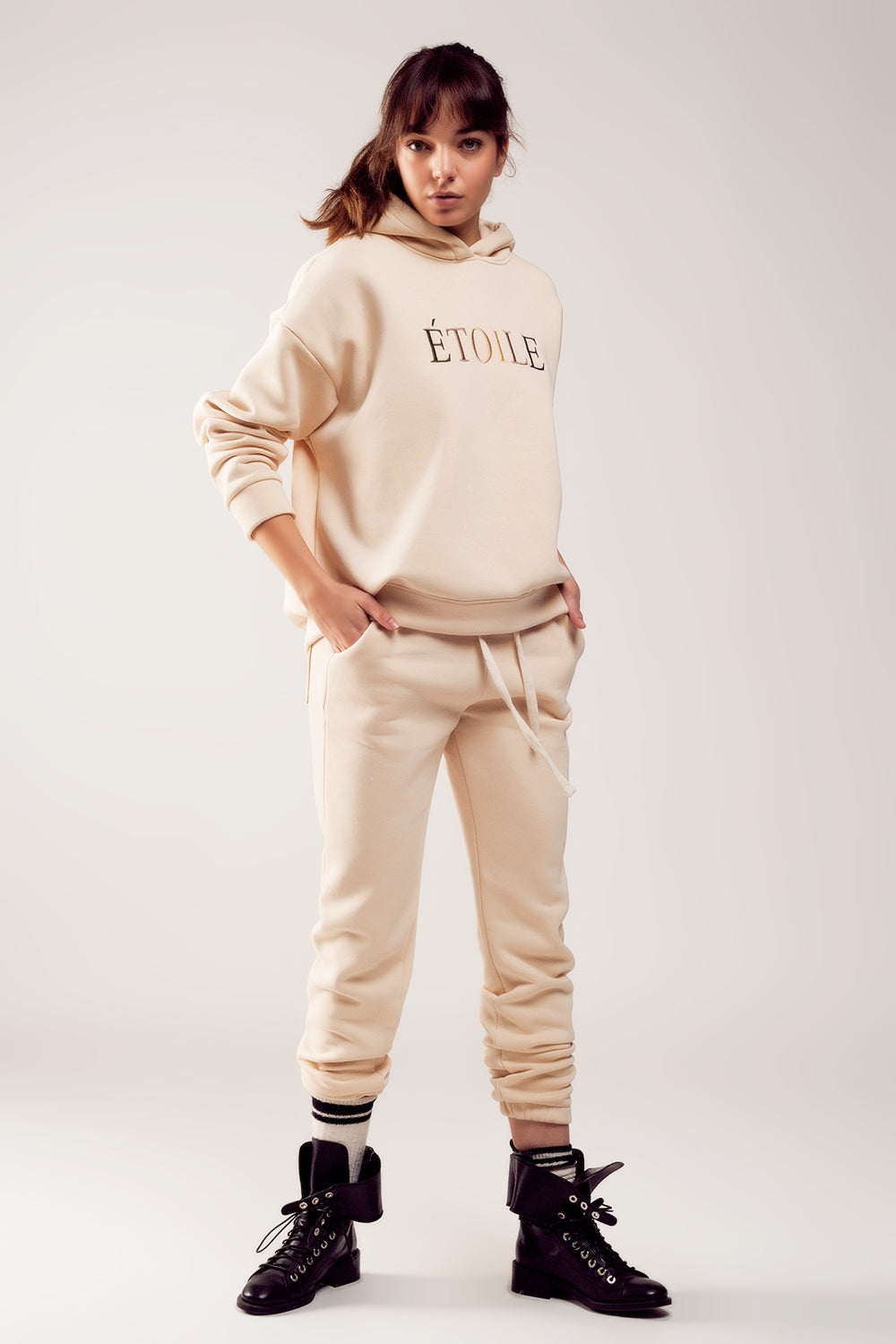 Jogger de algodón en color crema