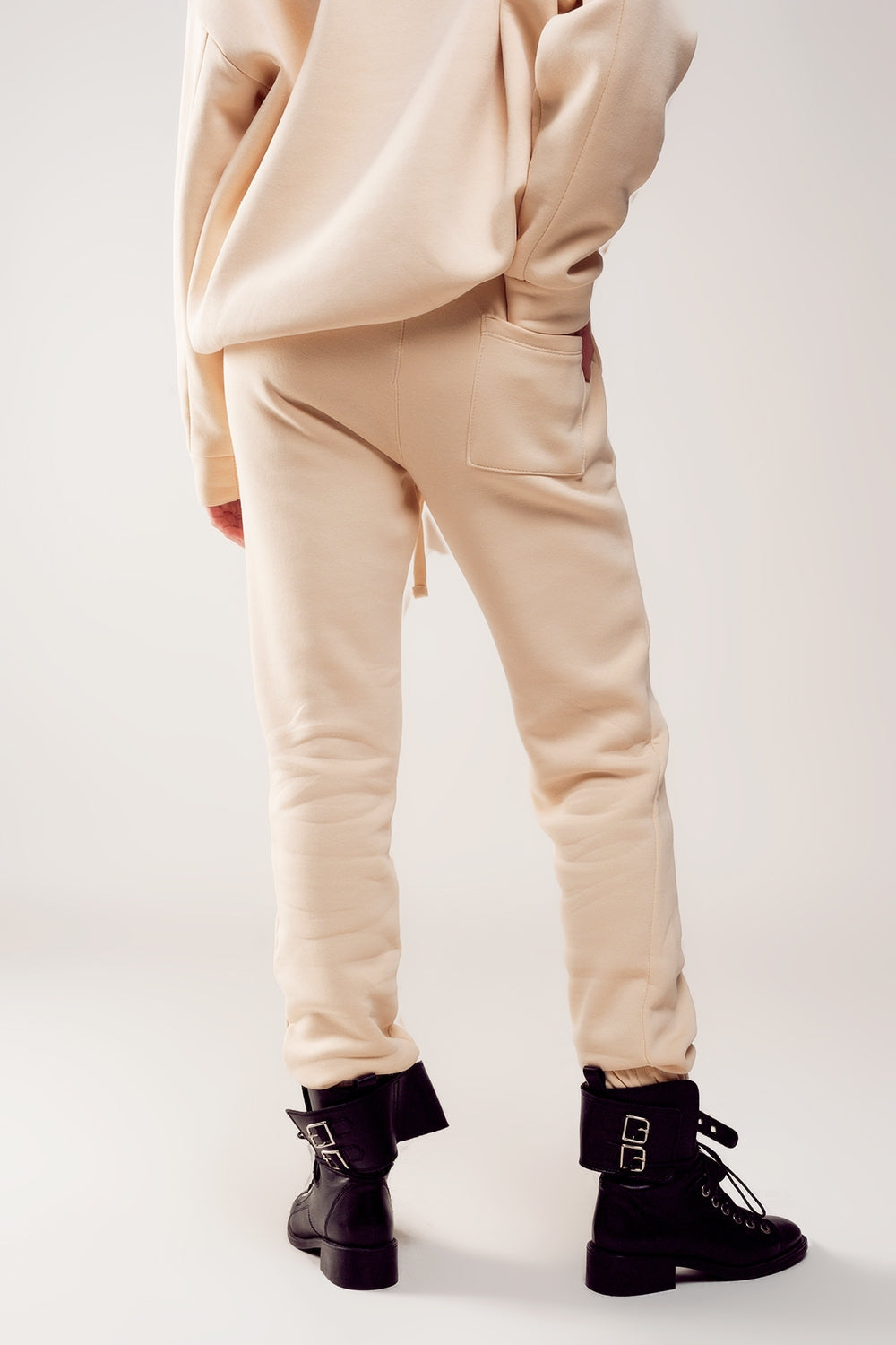 Jogger de algodón en color crema