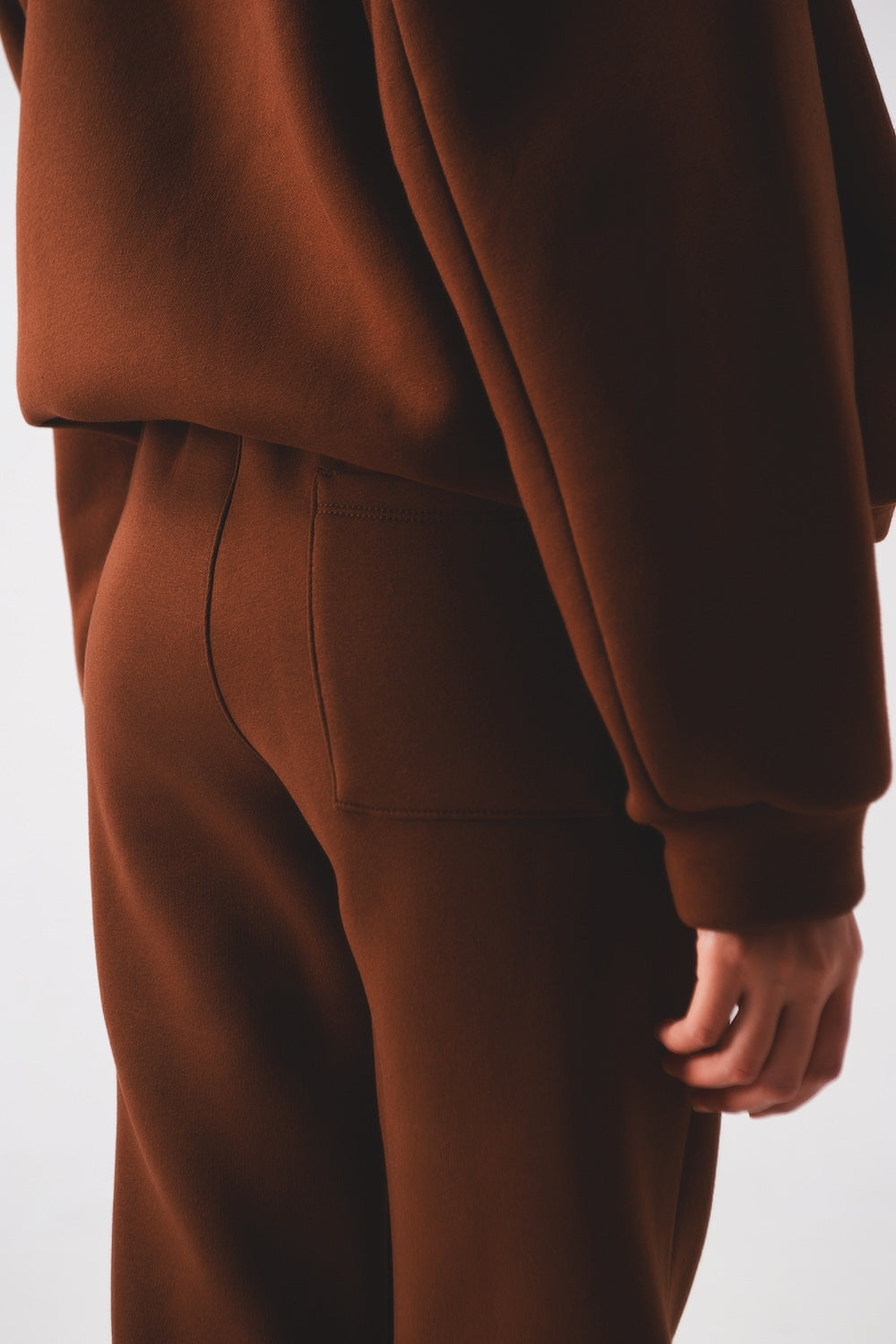 Jogger de algodón en color marron