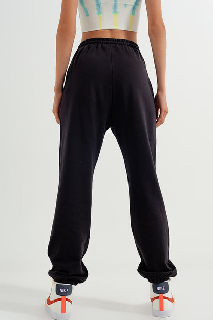 Joggers con cintura elástica en gris oscuro