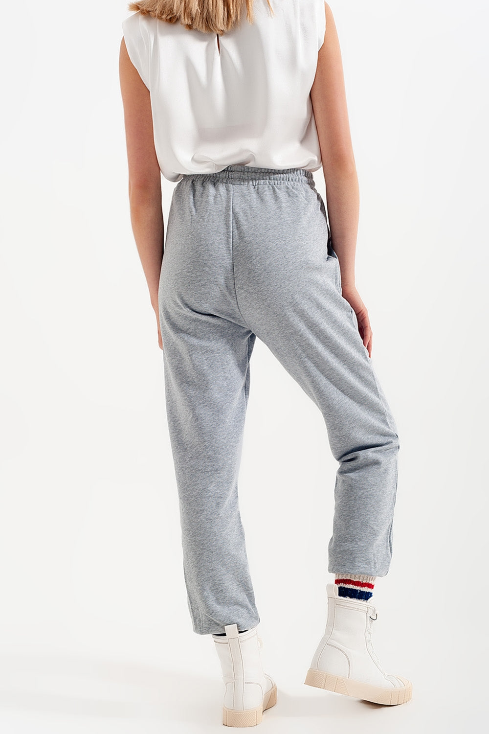Joggers con cintura elástica en gris