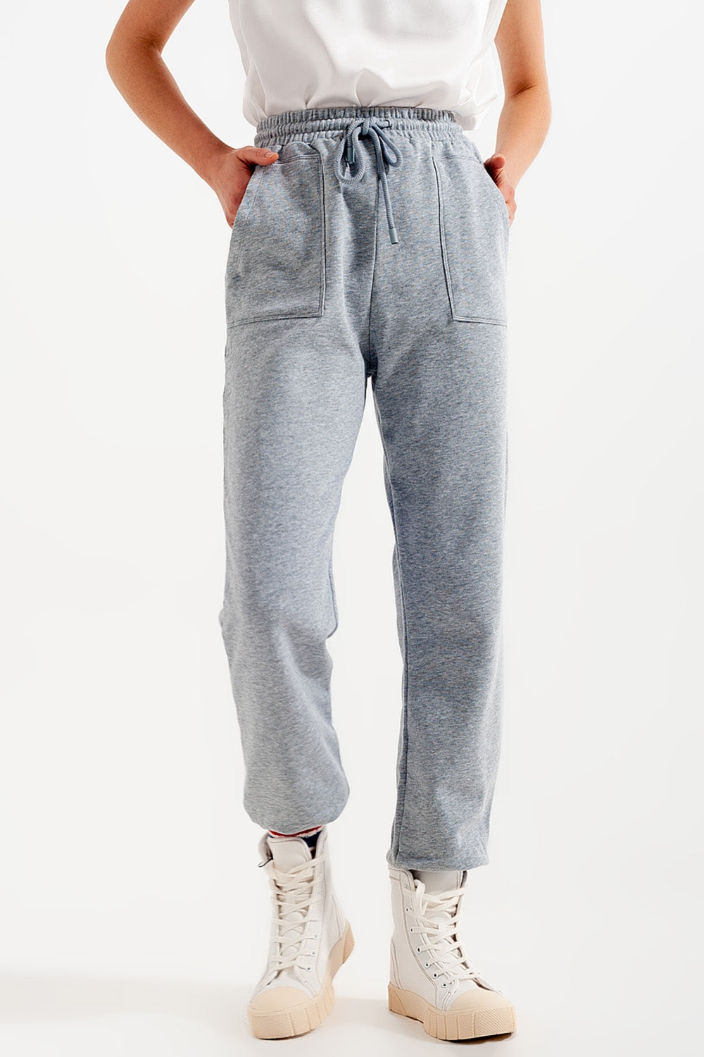 Joggers con cintura elástica en gris