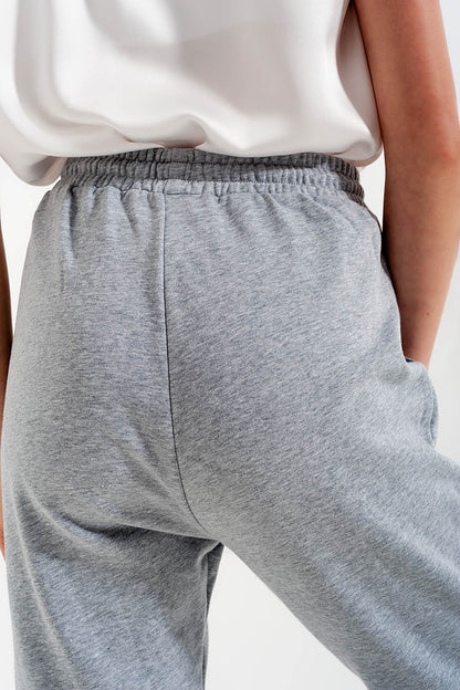 Joggers con cintura elástica en gris