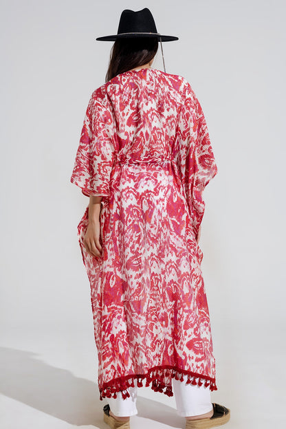 Kimono largo rojo con cierre de cordón y estampado tribal