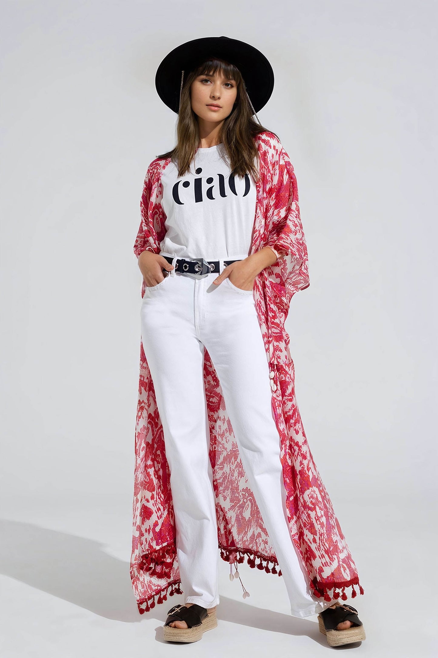 Kimono largo rojo con cierre de cordón y estampado tribal