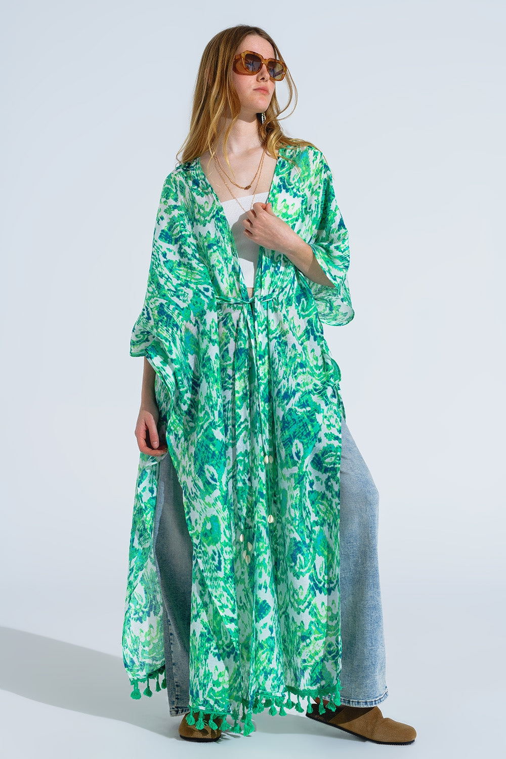 Kimono largo verde con cierre de cordón en estampado tribal