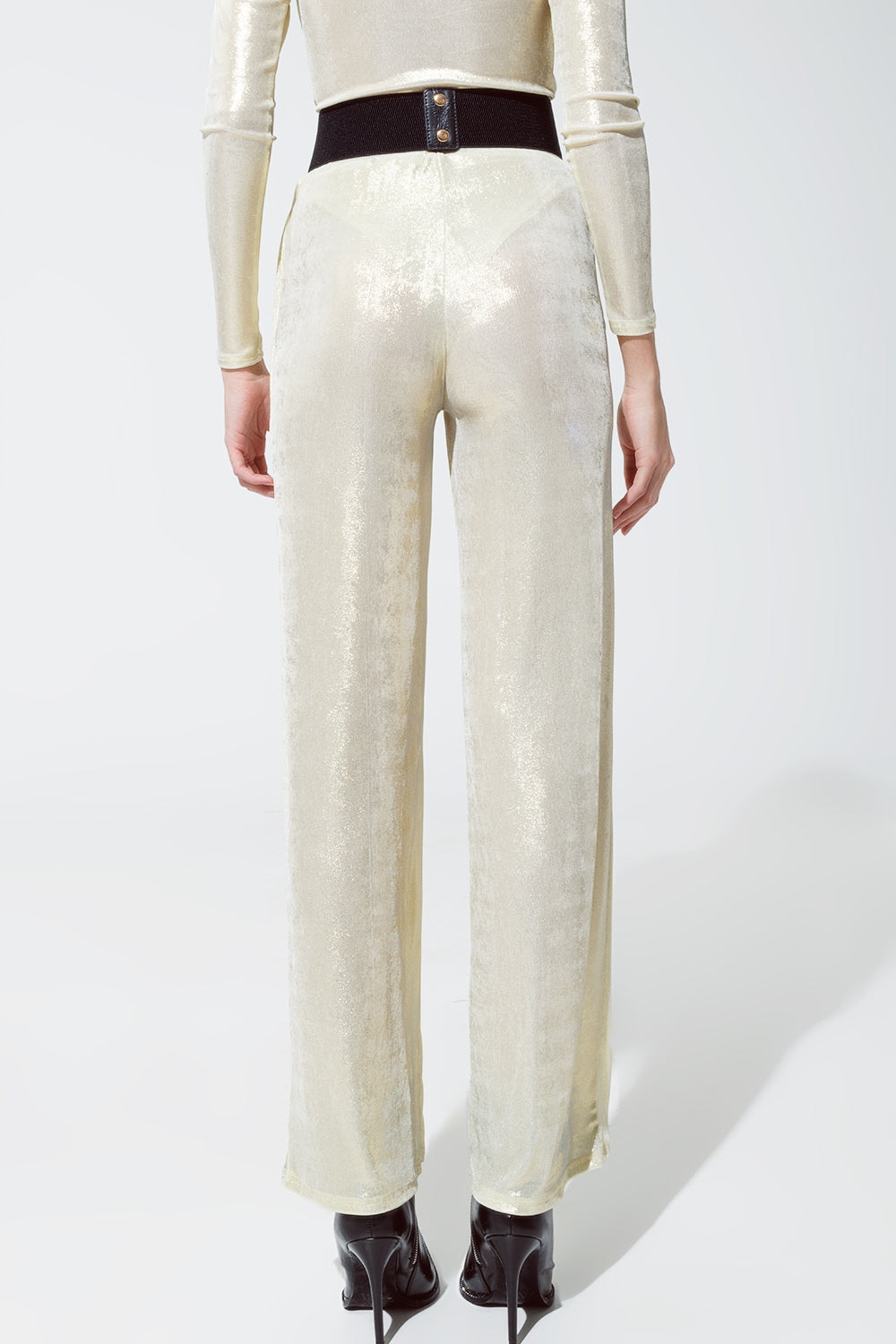 Leggings con acabado metalizado en blanco perla.
