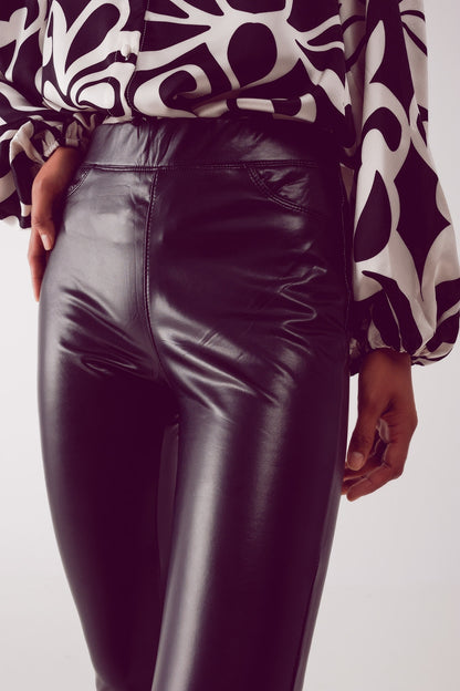 Leggings negros de efecto piel