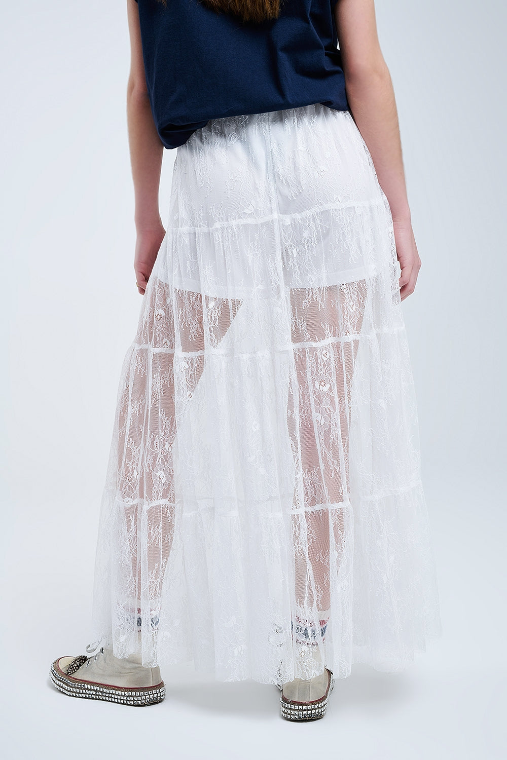 maxi falda blanca de encaje con estampado floral