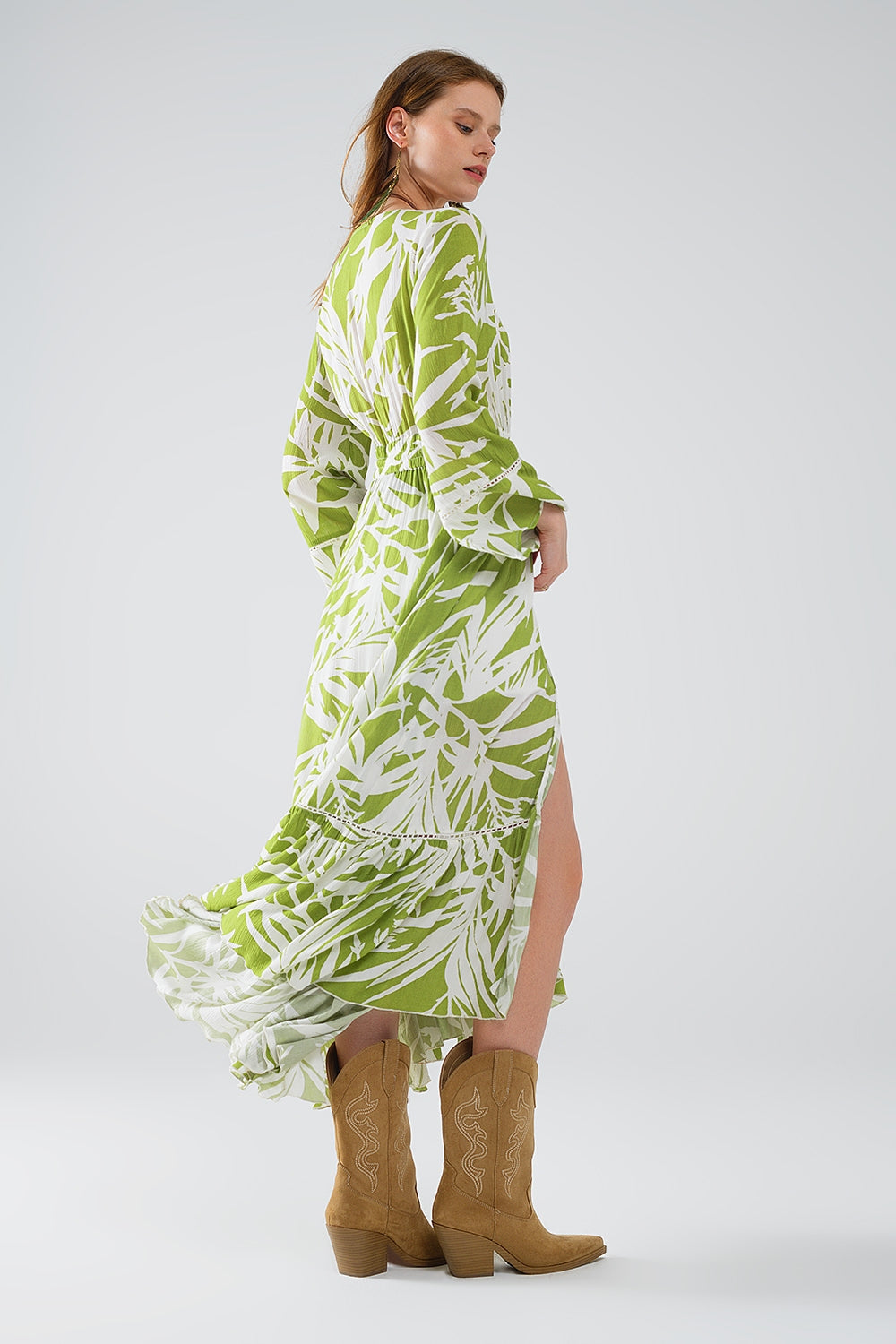 Maxi kimono verde con estampado tropical de palmeras