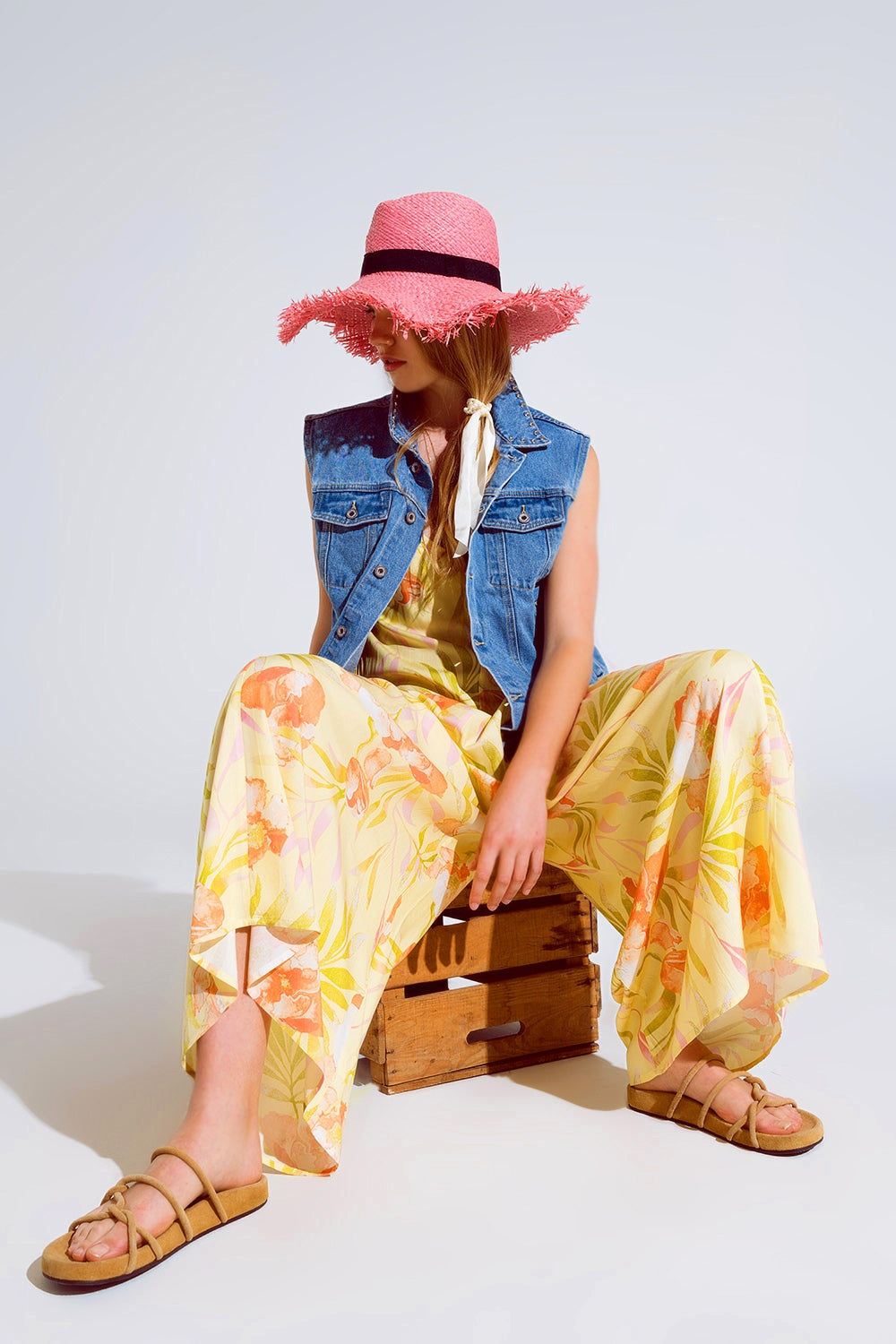 maxi mono amarillo con estampado tropical