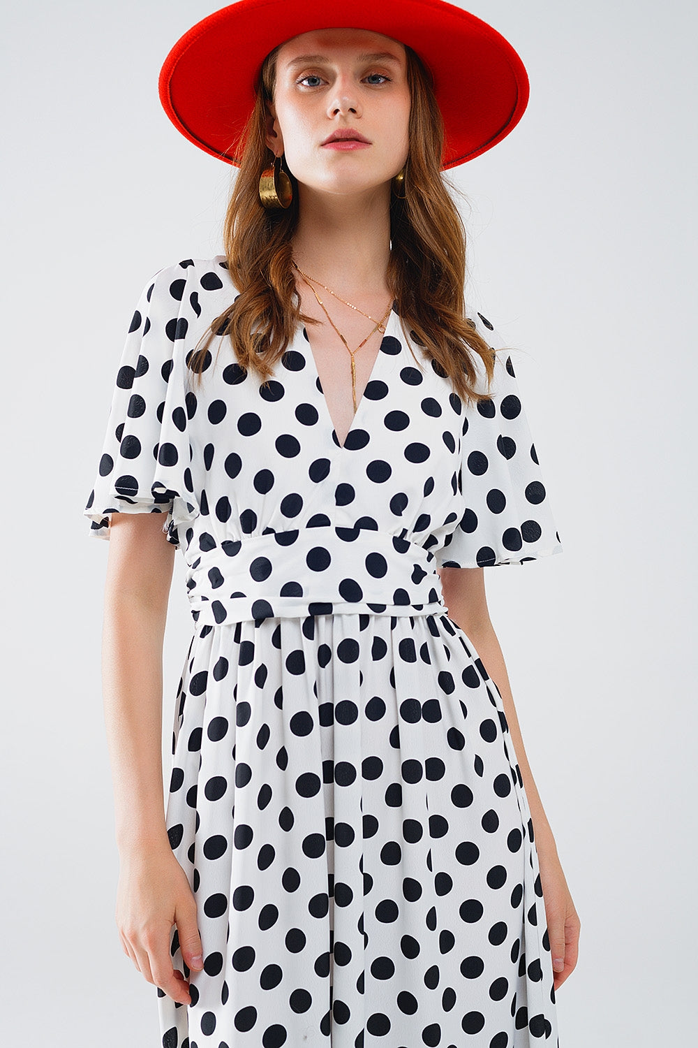 Maxi vestido de lunares con detalle de espalda abierta