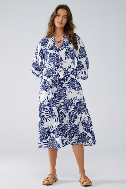Maxivestido boho con mangas globo y estampado de hojas en blanco y azul marino