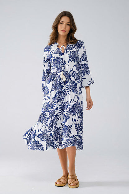 Maxivestido boho con mangas globo y estampado de hojas en blanco y azul marino