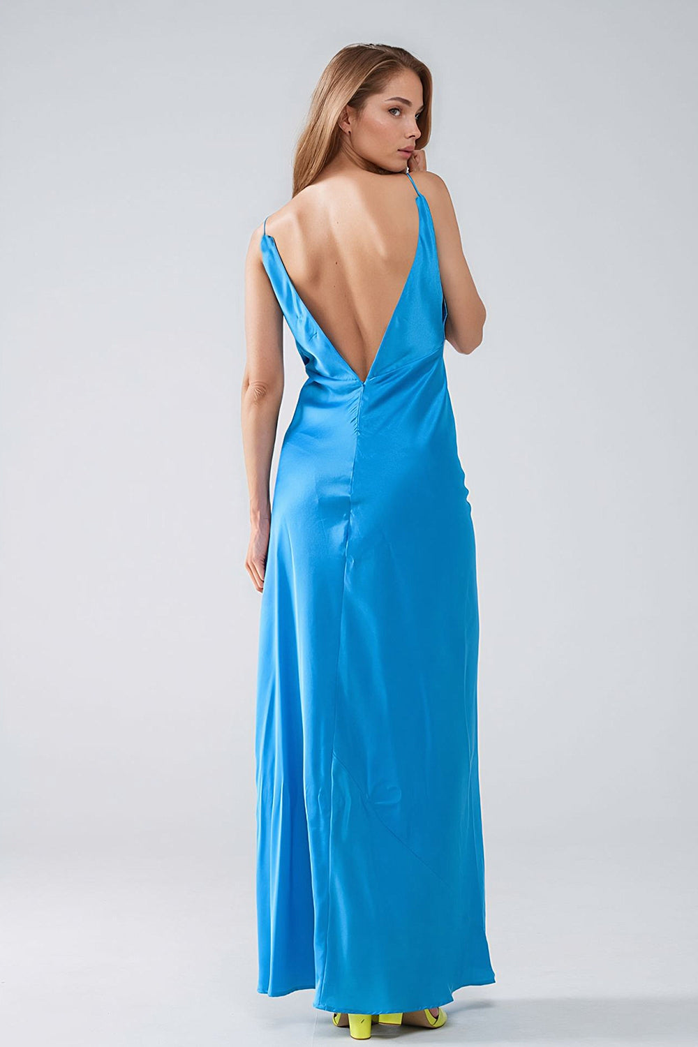Maxivestido de satén con tirantes en azul