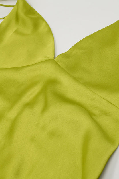 Maxivestido de satén con tirantes en verde lima