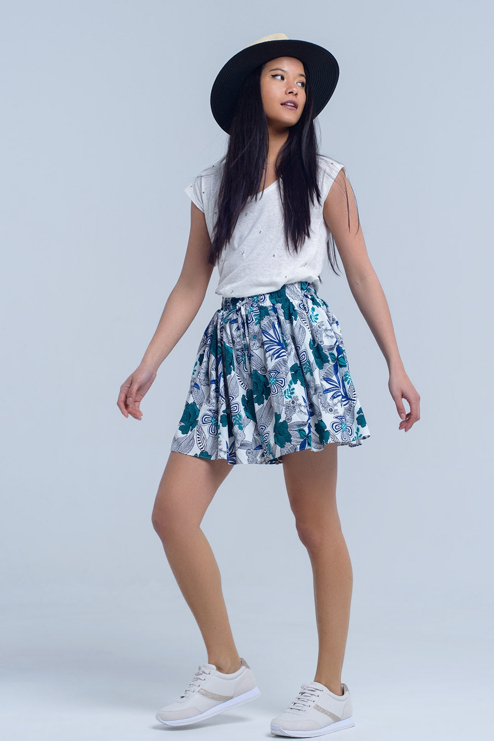 Mini falda pantalon azul con estampado floral