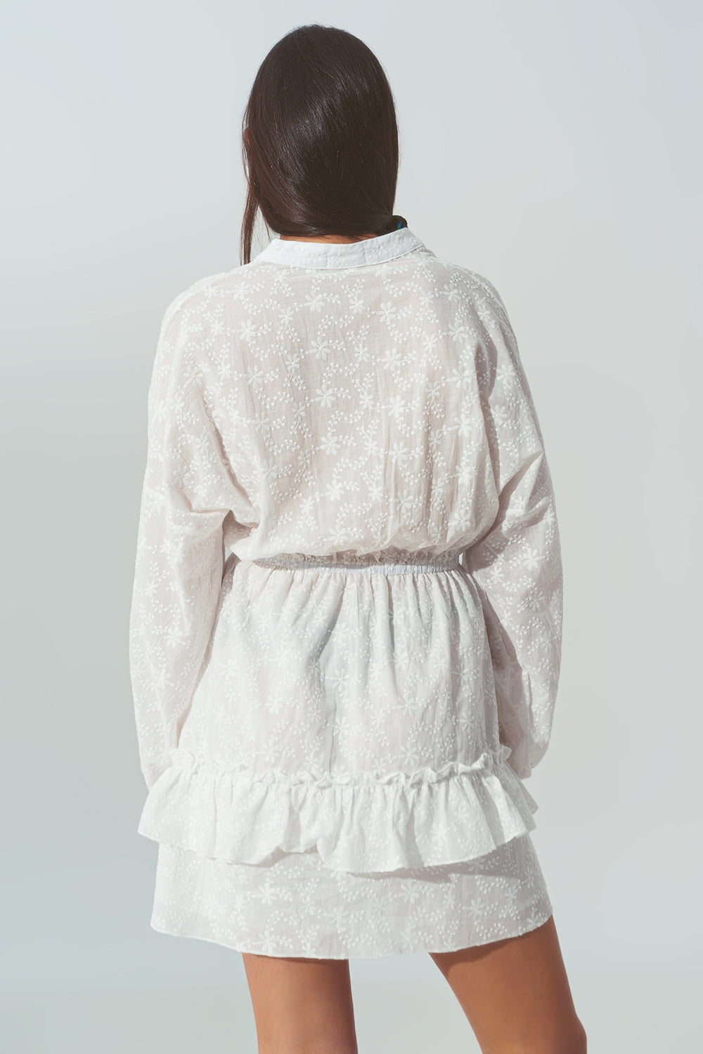 Mini Vestido bordado con Volantes en Blanco