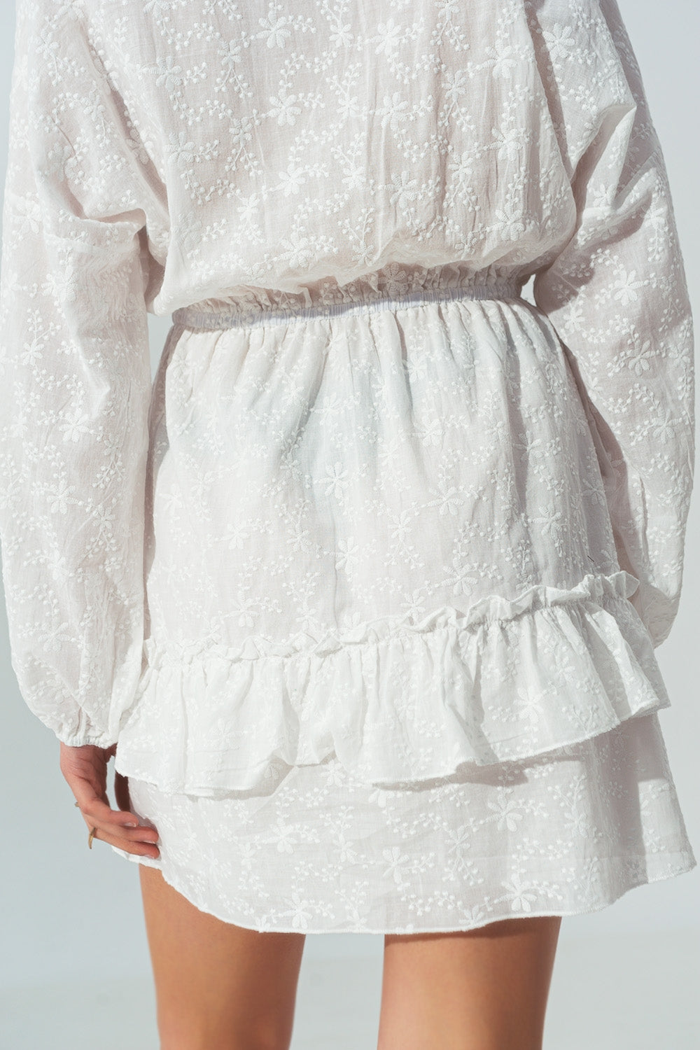 Mini Vestido bordado con Volantes en Blanco