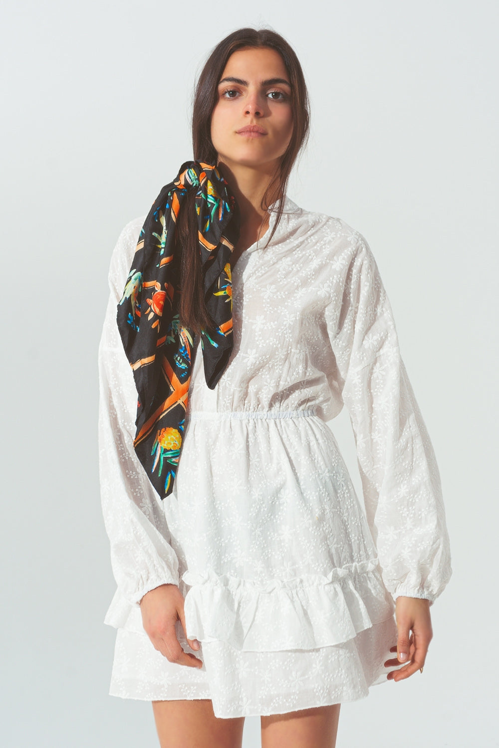 Mini Vestido bordado con Volantes en Blanco
