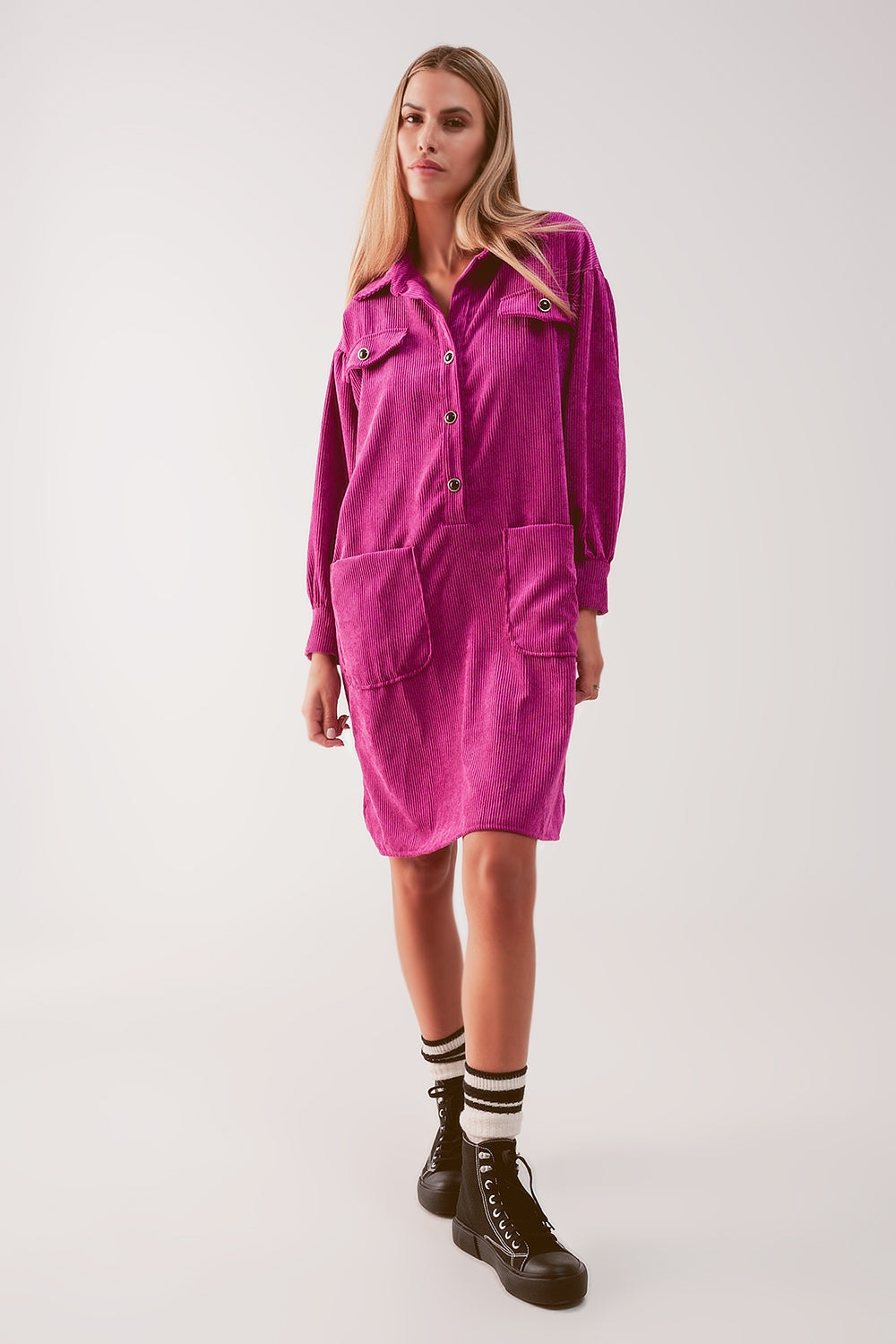 Mini vestido camisero de pana en fucsia