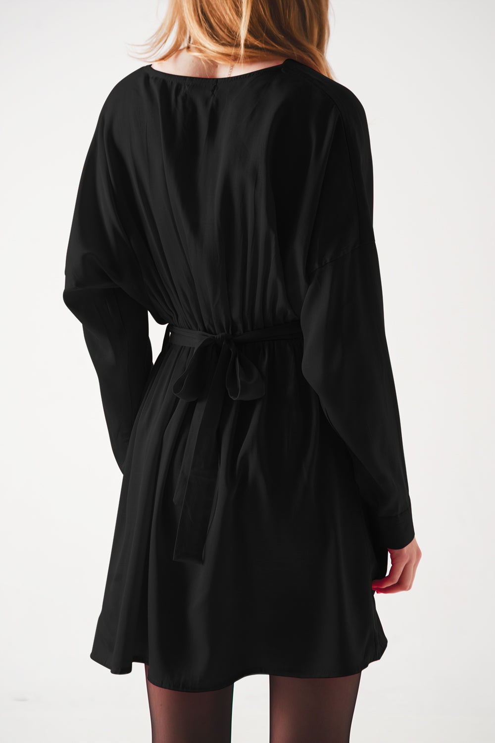 Mini vestido de satén negro