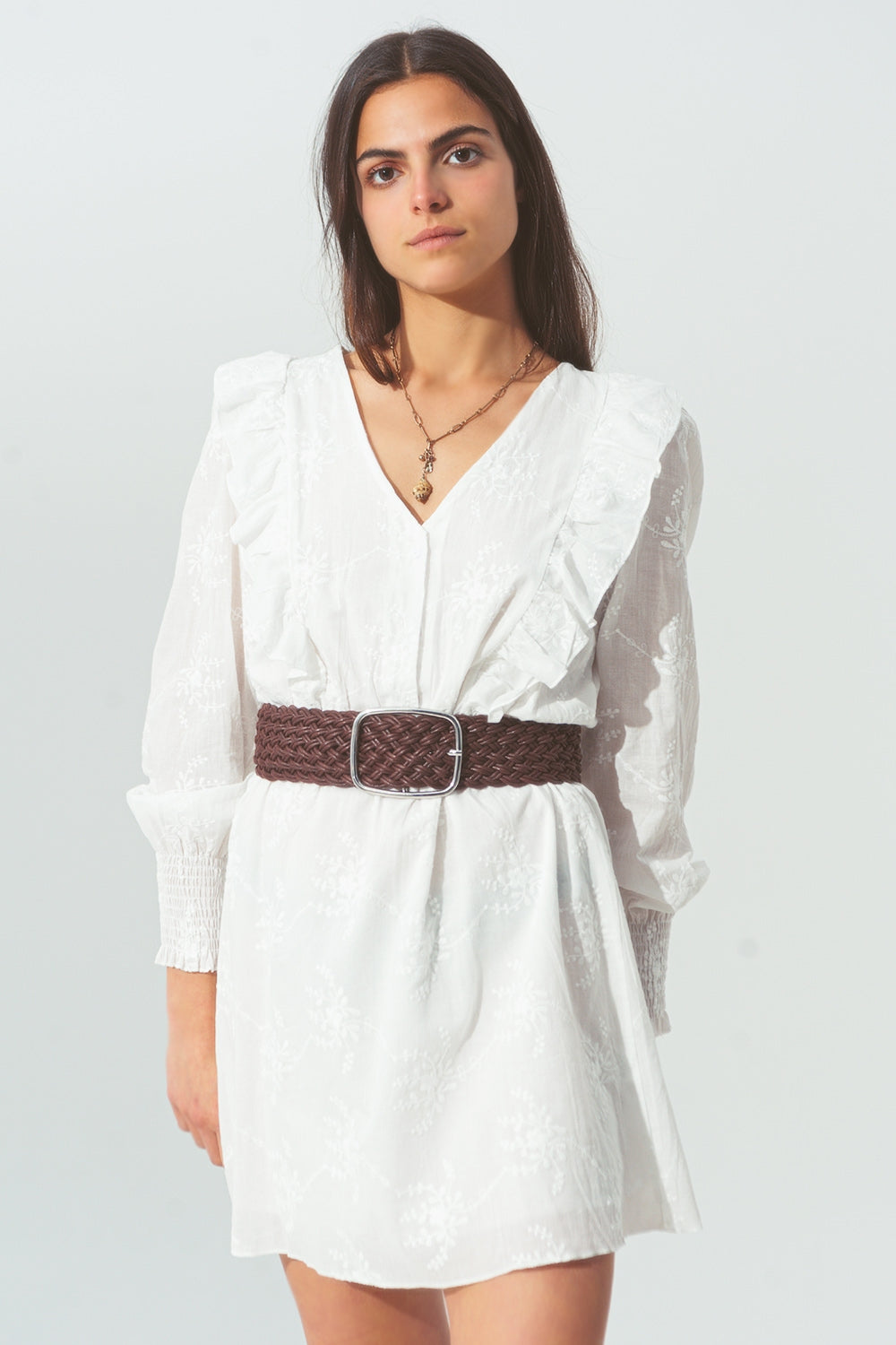 Mini Vestido Floral con Volantes en Blanco
