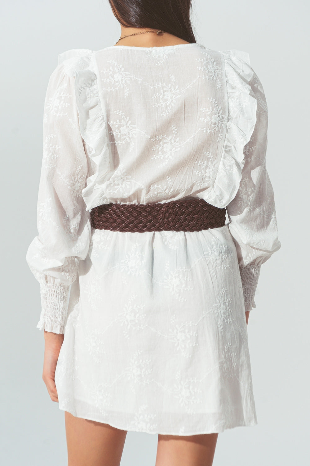 Mini Vestido Floral con Volantes en Blanco