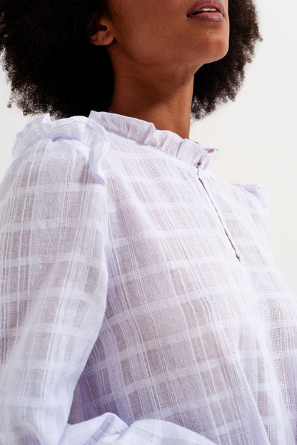 Mini vestido voluminoso con volantes en blanco