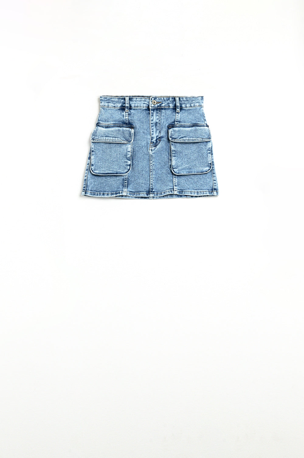 minifalda mid wash con bolsillos cargo