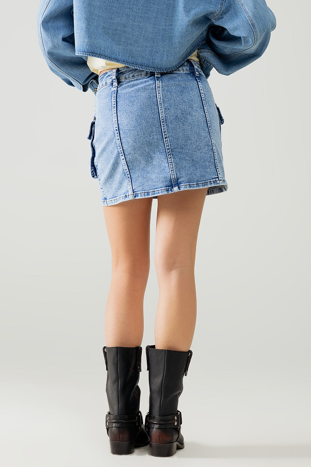 minifalda mid wash con bolsillos cargo