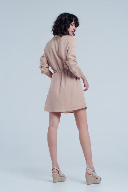 Minivestido camisero beige con lazada en la cintura