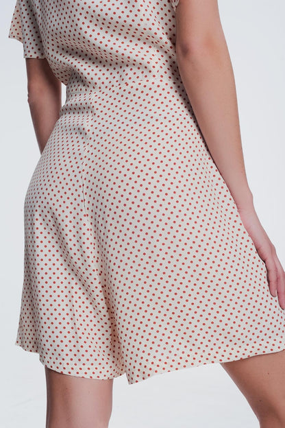 mono con botones en la parte delantera en beige