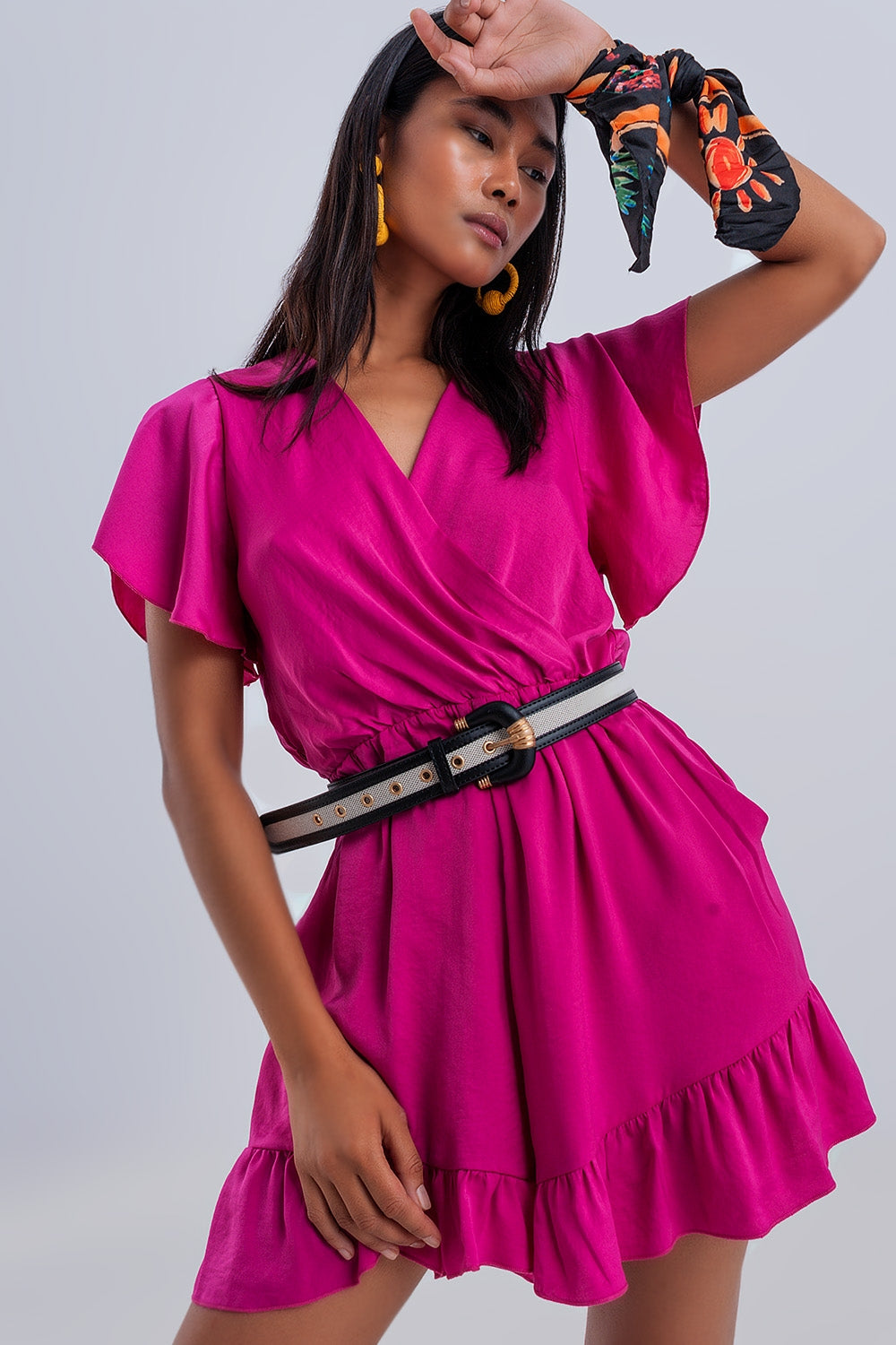 Mono corto cruzado con mangas de angel fucsia