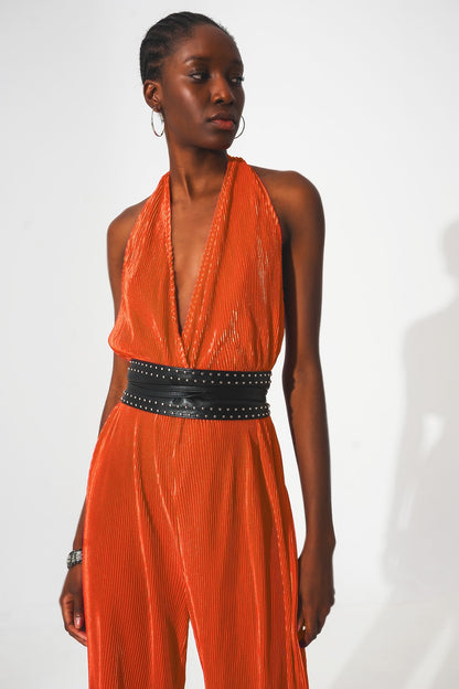 Mono largo plisado con cuello halter de satén naranja