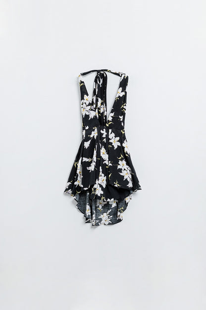 Q2 Mono negro de cuello alto con estampado floral