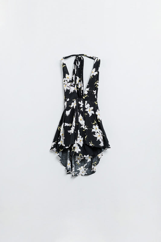 Q2 Mono negro de cuello alto con estampado floral