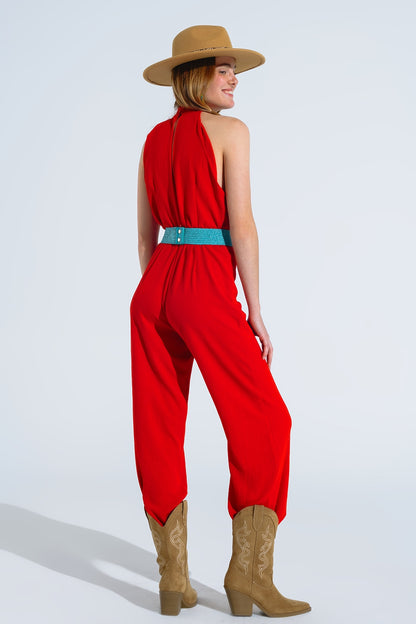 Mono rojo con escote halter cruzado