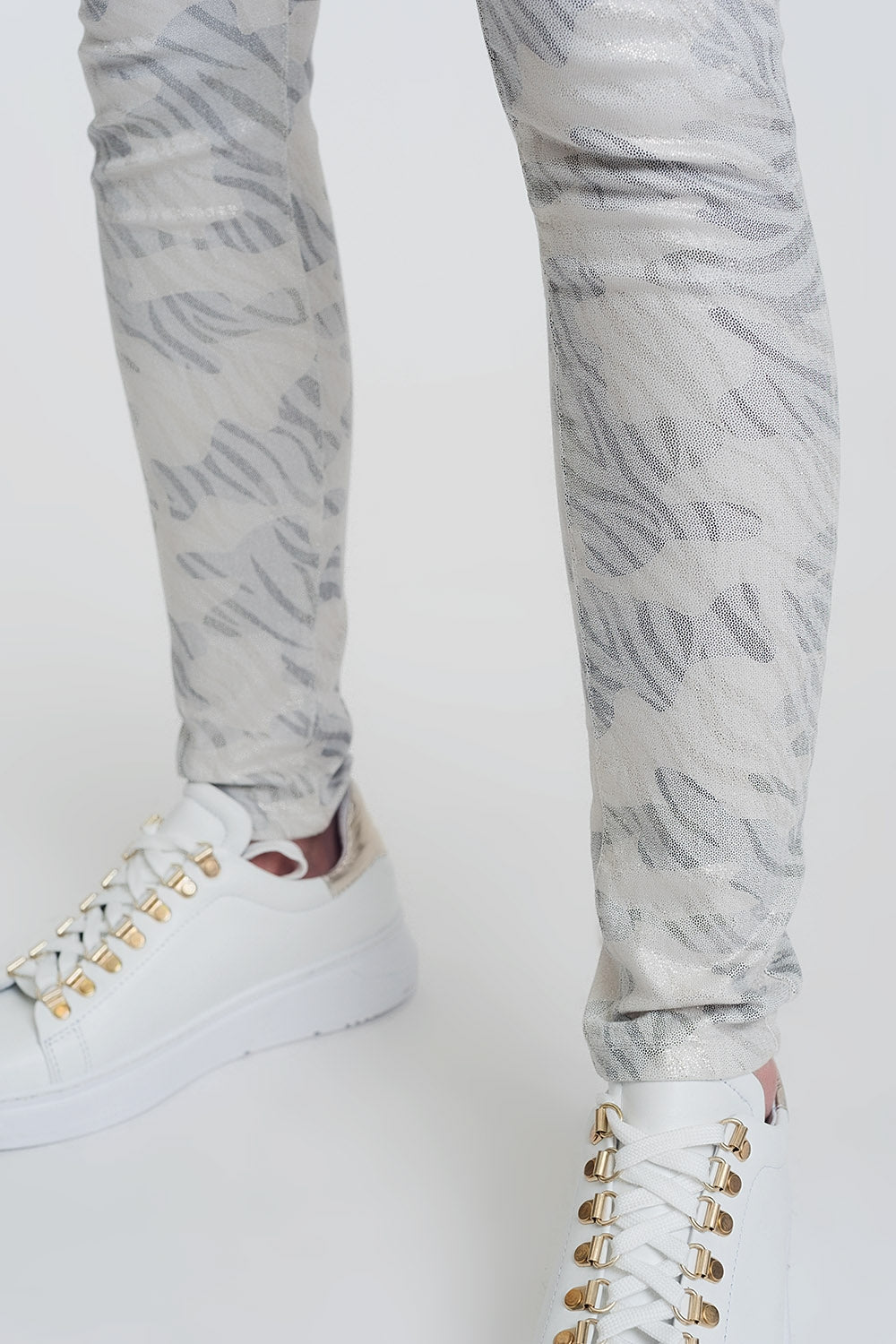 Pantalon ajustados con estampado de camuflaje
