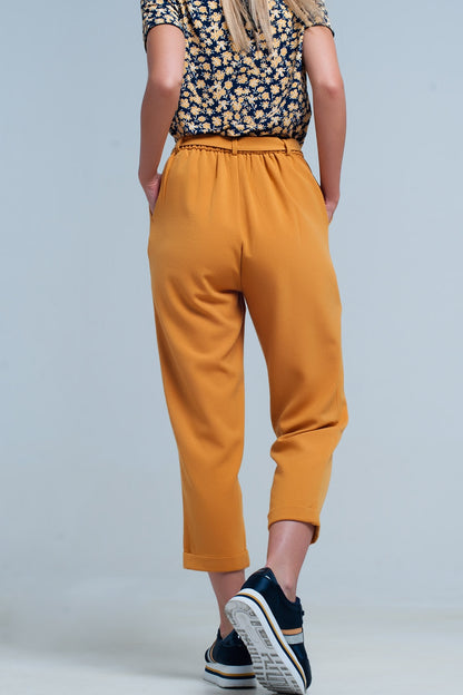 Pantalon alto mostaza de talle alto con cinturón