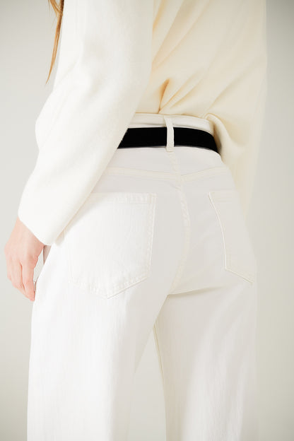 Pantalón ancho color crema con estampado de leopardo en el bajo
