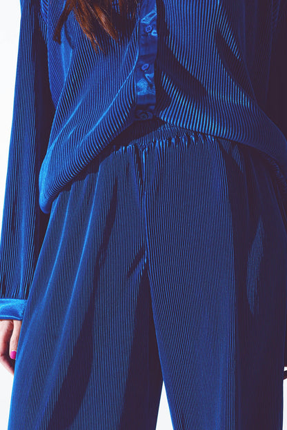 Pantalón ancho plisado de satén azul