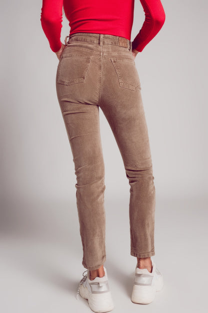 Pantalon beige corte pitillo de pana