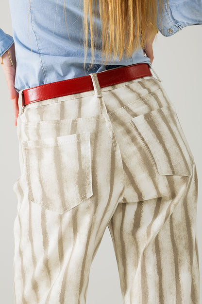 Pantalón beige de rayas elásticas y pernera ancha