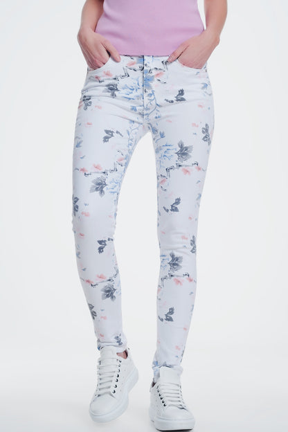 Q2 Pantalon blanco pitillo con estampado floral