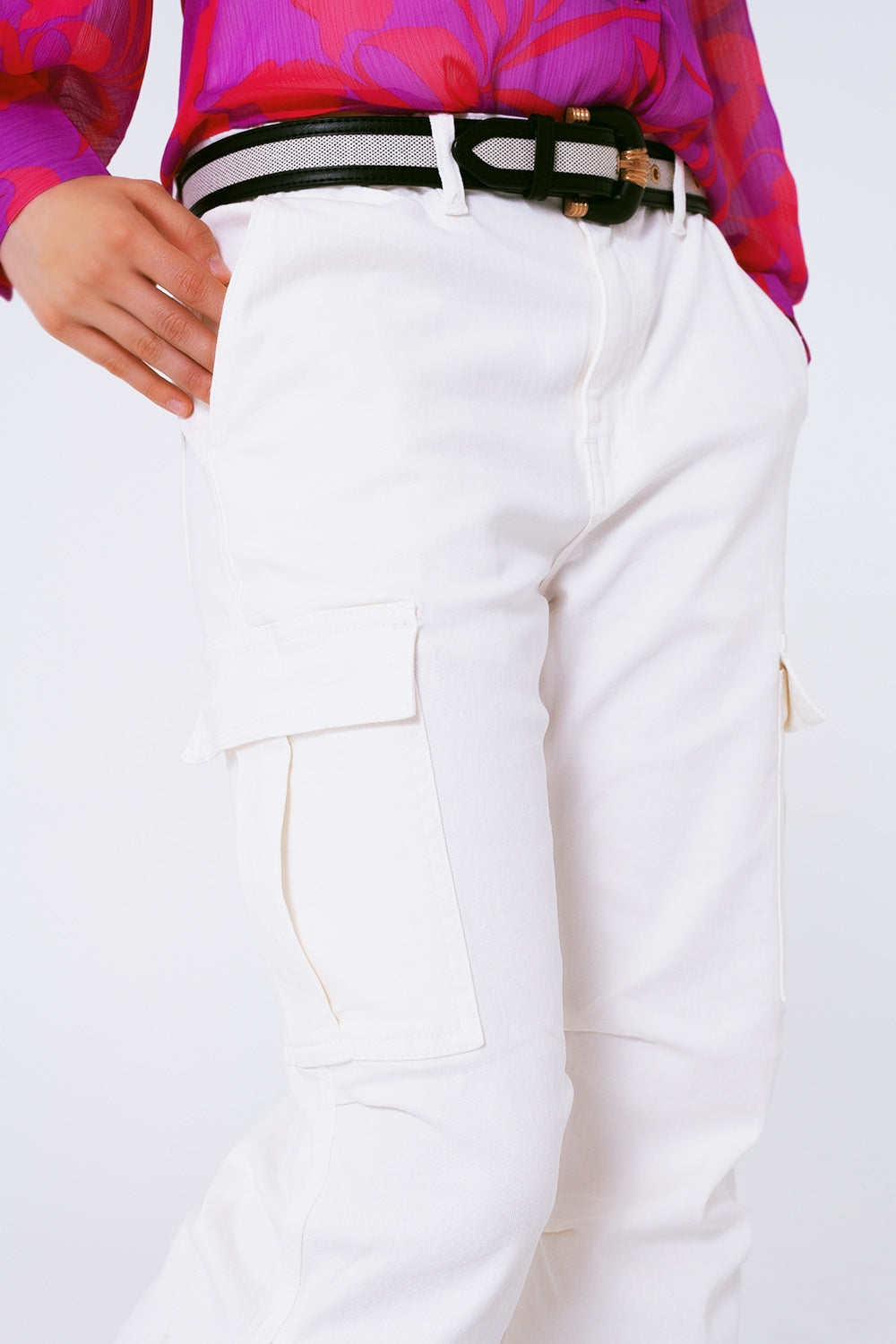 Pantalón cargo de pierna recta en blanco